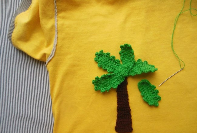 Crochet tropical applique for summer t-shirt