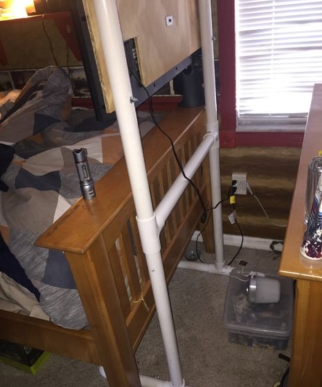 TV stand na gawa sa PVC pipe