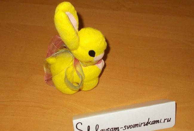 Conejo de peluche amarillo DIY