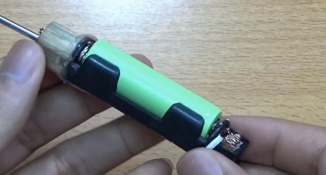 Mini lutownica zasilana na baterie