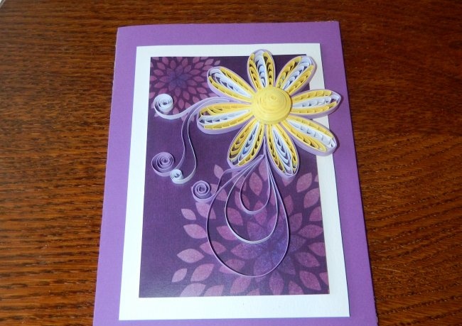 Пощенска картичка с техника квилинг „Обемно цвете“