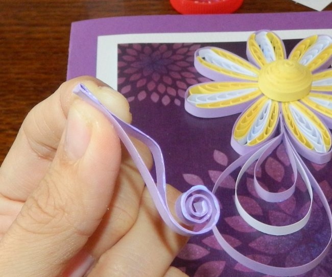 بطاقة بريدية باستخدام تقنية اللف "زهرة الحجم"