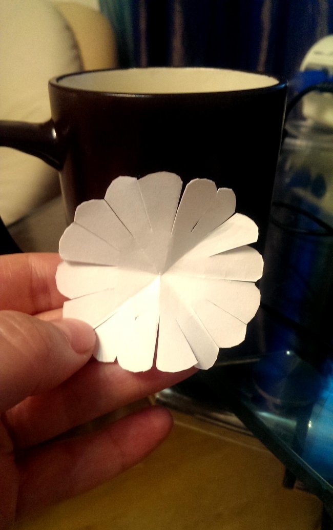 Fleur en papier volumétrique