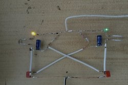 Clignotant simple pour deux LED