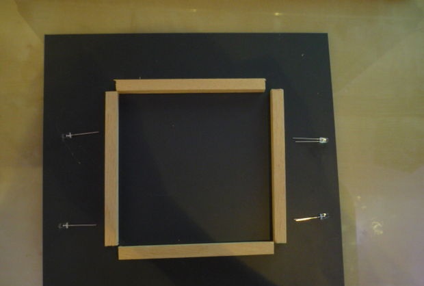 Hvordan lage et bakgrunnsbelyst speil