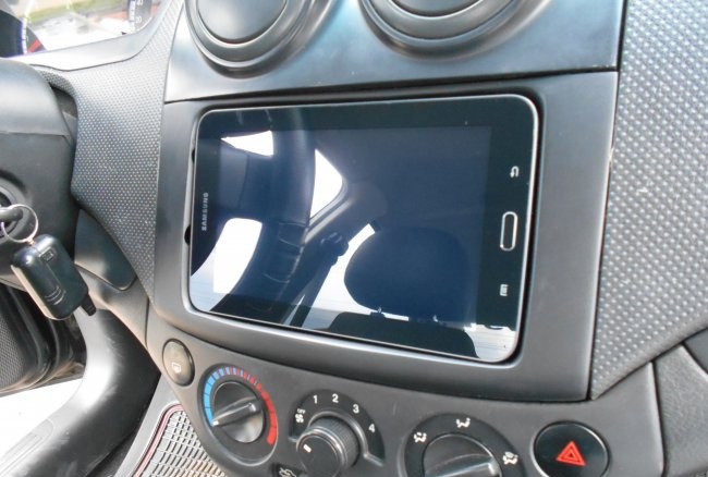 Installation af en tablet i en bil