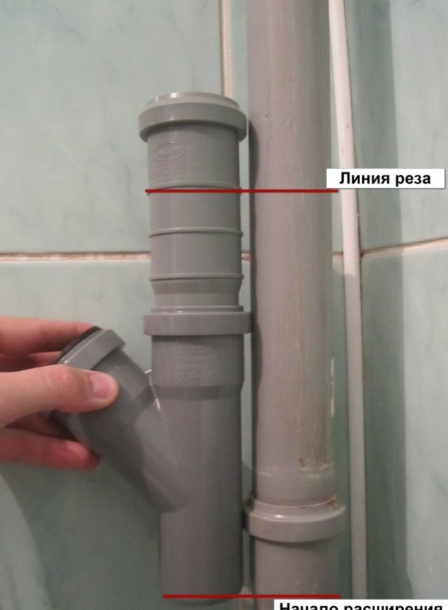 Instalarea unei mașini de spălat într-un suport din PVC
