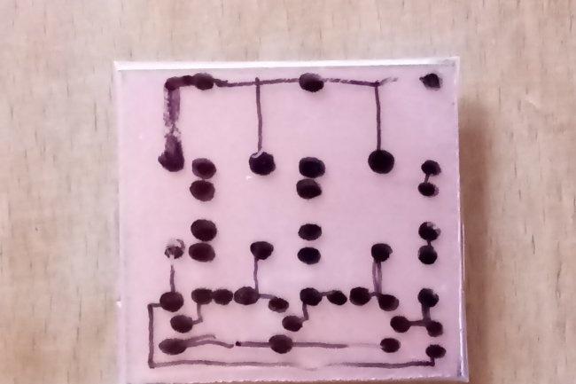 Uma maneira simples de fazer placas de circuito impresso sem LUT