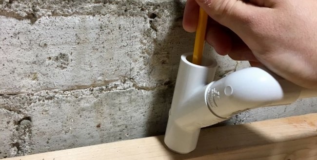 Support à outils pour tuyaux en PVC