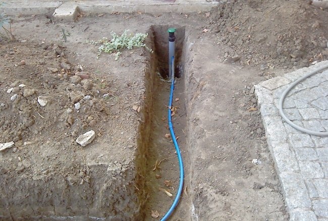 Bewässerungssystem ohne Verwendung spezieller Behälter