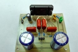 Amplificatore di potenza semplice 4x50 W