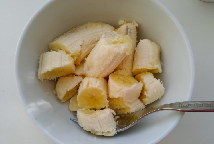 Pancake pisang yang hebat dan ringkas tanpa tepung atau susu