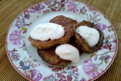 Kahanga-hanga at simpleng banana pancake na walang harina o gatas