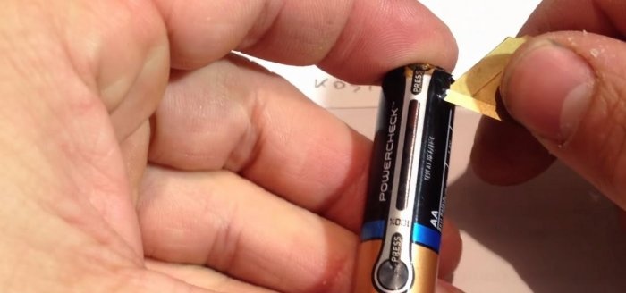 Temperature indicator from a Duracell battery