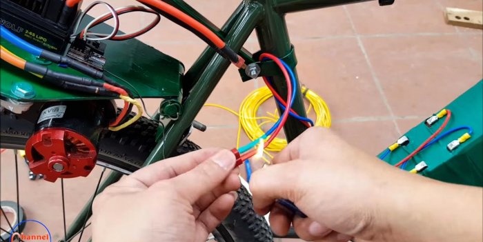 Bicicleta eléctrica basada en motor sin escobillas.