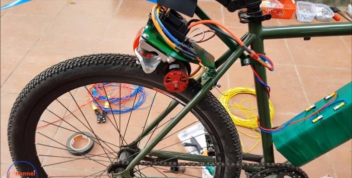 Bicicletta elettrica basata su un motore brushless