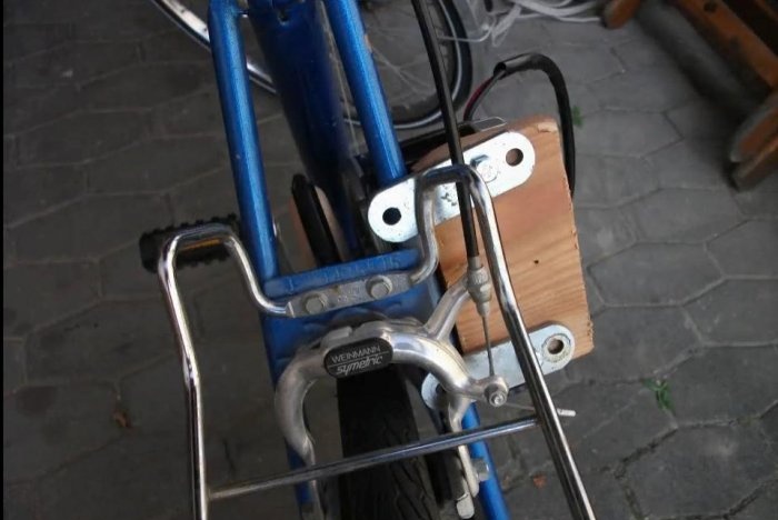 Vienkāršākais DIY elektriskais velosipēds