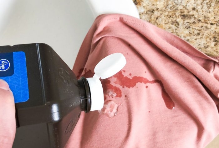 How to remove blood from clothes