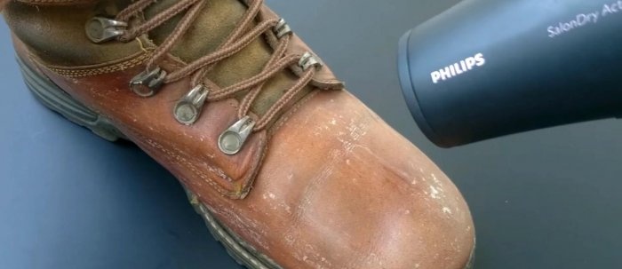 Revestimiento repelente al agua para zapatos.