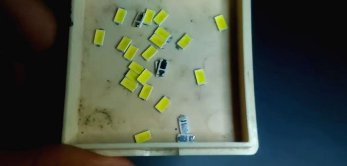 Quick desoldering of SMD components using an iron