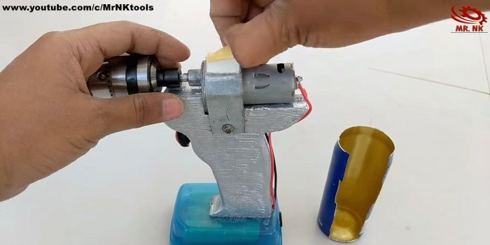 Cómo hacer un destornillador con piezas de desecho