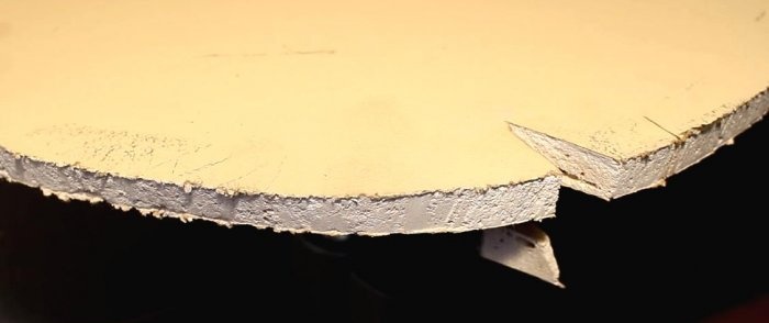 Wir schneiden Trockenbauwände aus Kunststoffholz mit normalem Papier