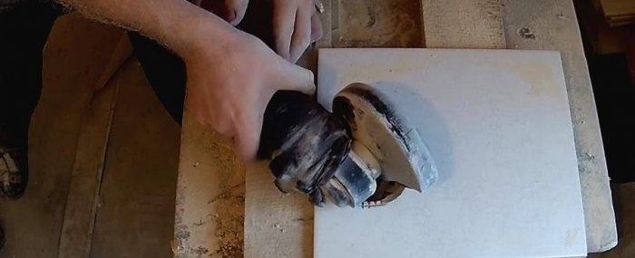 كيفية قطع ثقب في البلاط بمطحنة
