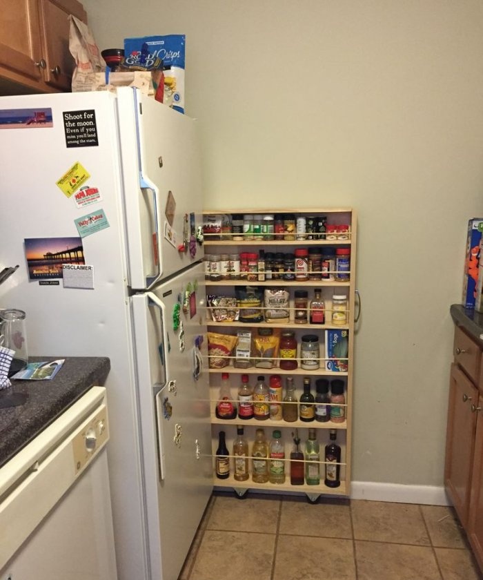 Narrow pull-out shelving
