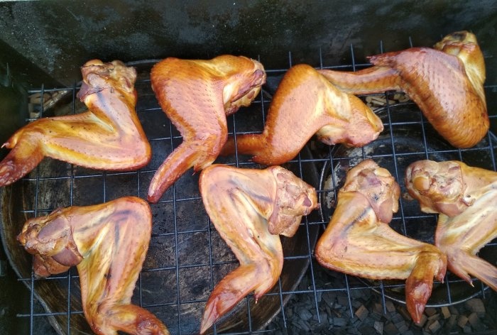 Mga homemade smoked chicken wings