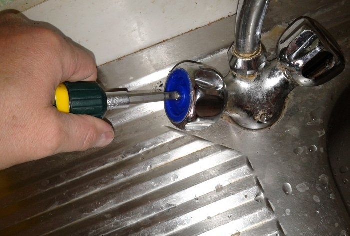 Réparation de robinet de cuisine