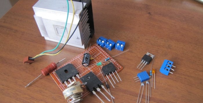 Interference-free autotransformer with electronic voltage regulation