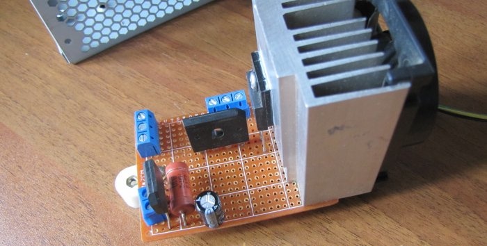 Autotransformátor bez rušení s elektronickou regulací napětí