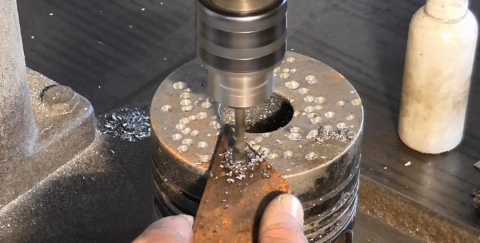 Sådan laver du en boremaskine fra et søm