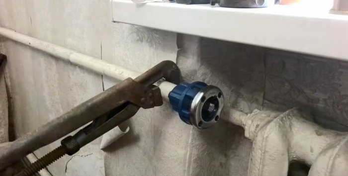 Paano i-cut ang mga thread sa isang pipe