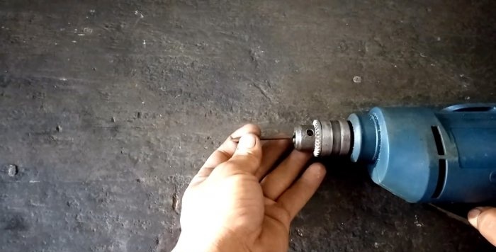 Cutting attachment for screwdriver