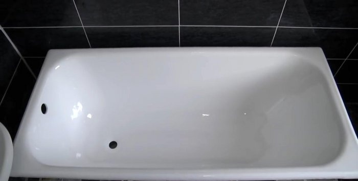 Gør-det-selv badekar restaurering med flydende akryl