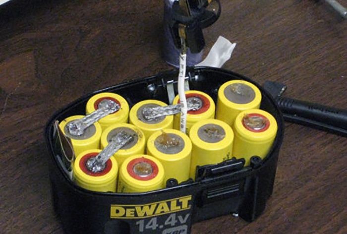 Cómo restaurar la batería de un destornillador