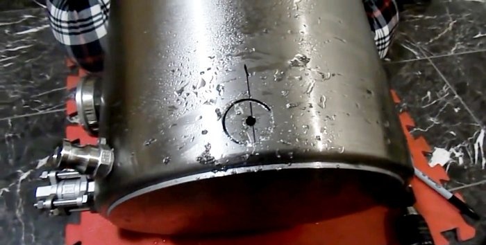 Boring av en panne i rustfritt stål