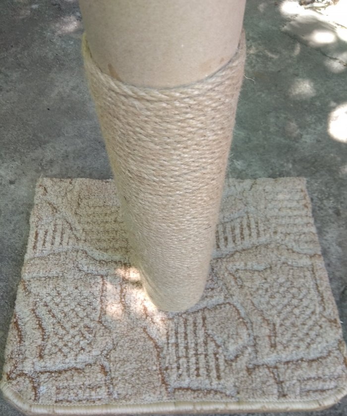 Making a scratching post with your own hands