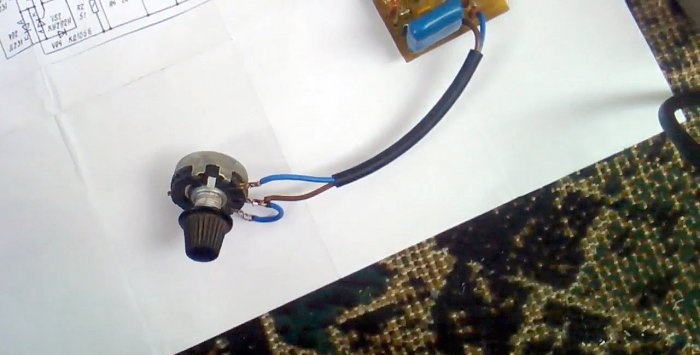 Een driefasige motor starten vanuit een enkelfasig netwerk zonder condensator