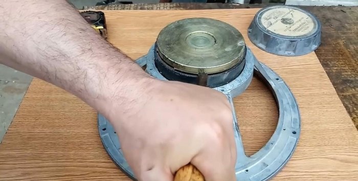 Hvordan fjerne en magnet uten å ødelegge den