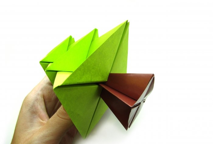Како направити јелку користећи технику оригами