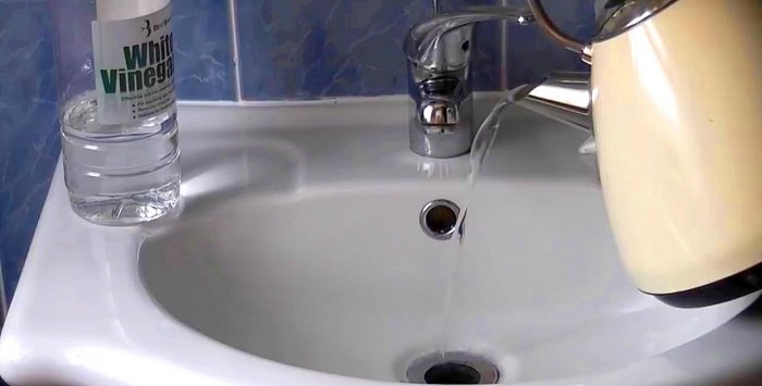 Kanalizasyonların karbonat ve sirke ile temizlenmesi