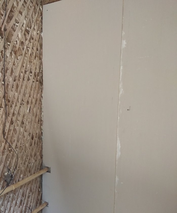 Instalación de paneles de yeso en la pared por su propia cuenta.