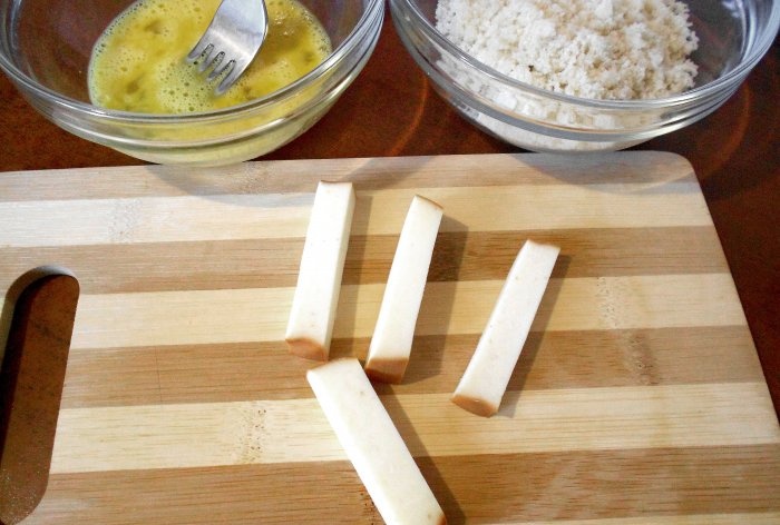גבינה מטוגנת בפירורי לחם