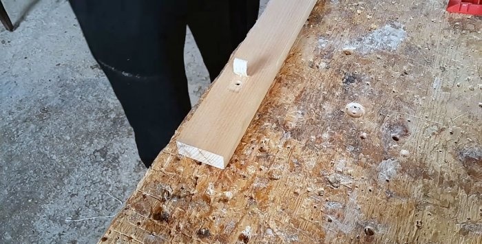 So verstecken Sie eine selbstschneidende Schraube in Holz