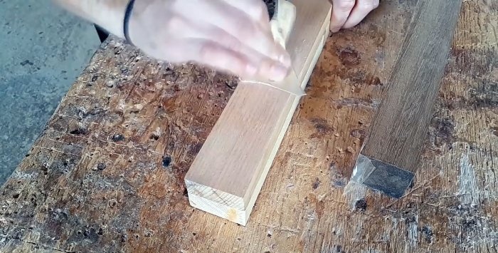 Hur man gömmer en självgängande skruv i trä