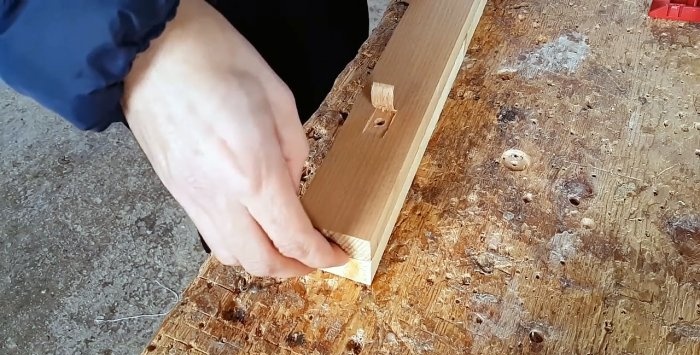So verstecken Sie eine selbstschneidende Schraube in Holz