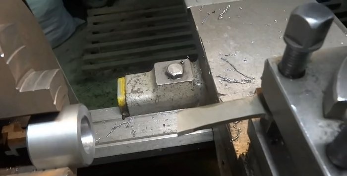 Hvordan lage en nøkkelspor på en dreiebenk