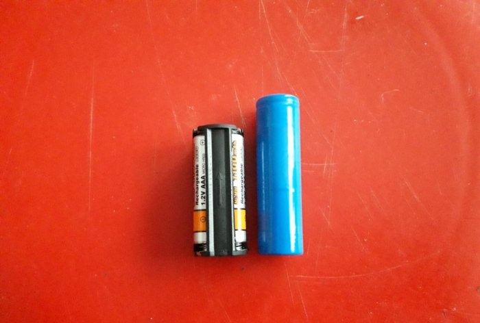 Modifica di una torcia da batterie AAA a batteria 18650